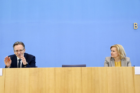 Bundespressekonferenz Vorstellung des Jahresberichts Fallzahlen politisch motivierter Kriminalität in Berlin