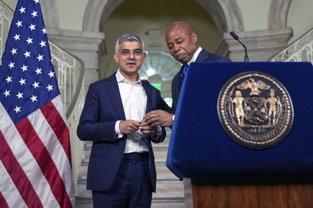 Sadiq Khan zu Gast im Rathaus von New York