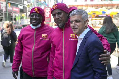 Sadiq Khan auf dem Times Square in New York