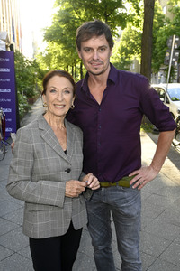 Opening von Survivors Home in Berlin