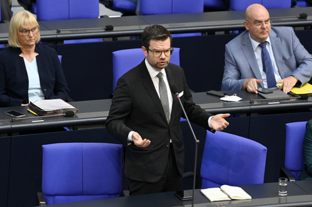 33. Sitzung des Deutschen Bundestages in Berlin