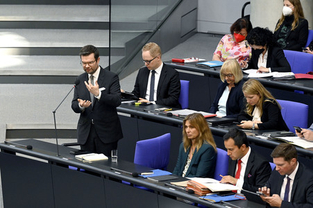 33. Sitzung des Deutschen Bundestages in Berlin