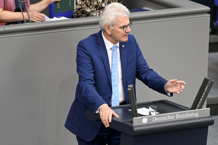 33. Sitzung des Deutschen Bundestages in Berlin