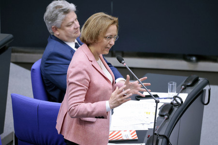 35. Sitzung des Deutschen Bundestages in Berlin