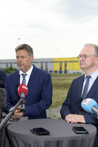 Robert Habeck in Leuna