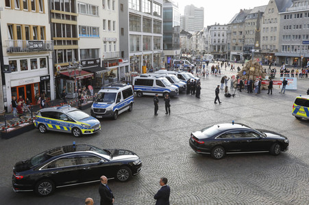 Eintrag von G7-Finanzminstern ins Goldene Buch der Stadt Bonn