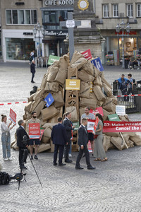 Eintrag von G7-Finanzminstern ins Goldene Buch der Stadt Bonn