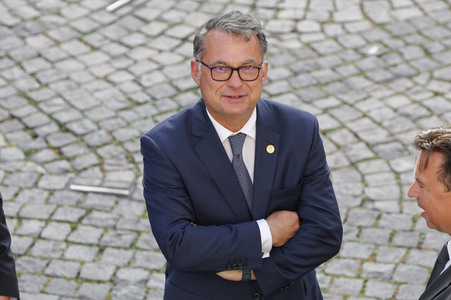 Eintrag von G7-Finanzminstern ins Goldene Buch der Stadt Bonn