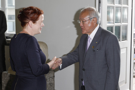 Eintrag von G7-Finanzminstern ins Goldene Buch der Stadt Bonn