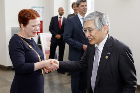 Eintrag von G7-Finanzminstern ins Goldene Buch der Stadt Bonn