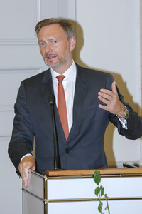 Eintrag von G7-Finanzminstern ins Goldene Buch der Stadt Bonn