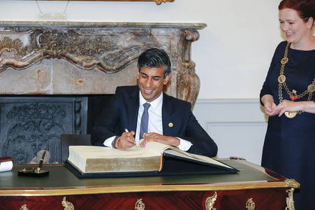 Eintrag von G7-Finanzminstern ins Goldene Buch der Stadt Bonn