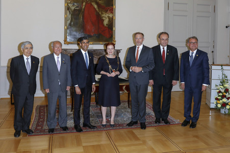 Eintrag von G7-Finanzminstern ins Goldene Buch der Stadt Bonn