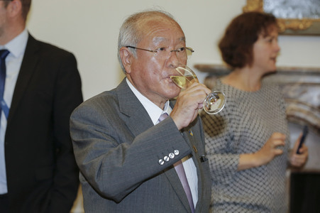 Eintrag von G7-Finanzminstern ins Goldene Buch der Stadt Bonn