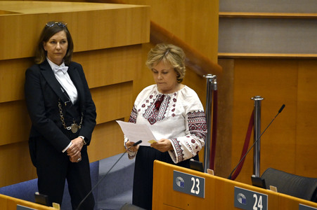 Plenartagung zur Bekämpfung der Straflosigkeit bei Kriegsverbrechen in der Ukraine im EU-Parlament in Brüssel