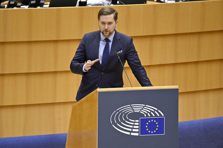 Plenartagung zur Bekämpfung der Straflosigkeit bei Kriegsverbrechen in der Ukraine im EU-Parlament in Brüssel