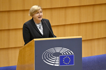 Plenartagung zur Bekämpfung der Straflosigkeit bei Kriegsverbrechen in der Ukraine im EU-Parlament in Brüssel