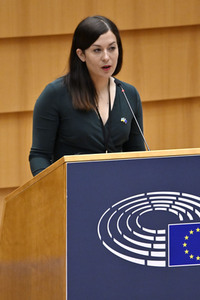 Plenartagung zur Bekämpfung der Straflosigkeit bei Kriegsverbrechen in der Ukraine im EU-Parlament in Brüssel