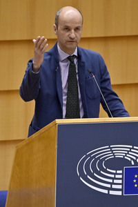 Plenartagung zur Bekämpfung der Straflosigkeit bei Kriegsverbrechen in der Ukraine im EU-Parlament in Brüssel