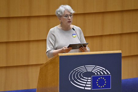Plenartagung zur Bekämpfung der Straflosigkeit bei Kriegsverbrechen in der Ukraine im EU-Parlament in Brüssel