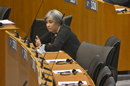 Plenartagung zur Bekämpfung der Straflosigkeit bei Kriegsverbrechen in der Ukraine im EU-Parlament in Brüssel