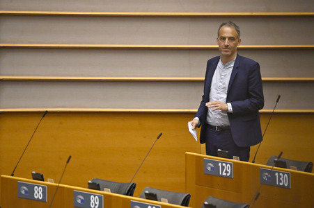Plenartagung zur Bekämpfung der Straflosigkeit bei Kriegsverbrechen in der Ukraine im EU-Parlament in Brüssel