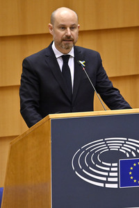 Plenartagung zur Bekämpfung der Straflosigkeit bei Kriegsverbrechen in der Ukraine im EU-Parlament in Brüssel