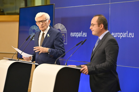 Pressekonferenz zur Trilog-Vereinbarung zur Gasspeicherung im EU-Parlament in Brüssel