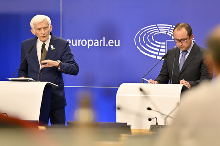 Pressekonferenz zur Trilog-Vereinbarung zur Gasspeicherung im EU-Parlament in Brüssel