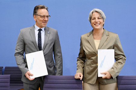 Bundespressekonferenz Vorstellung der Zahlen kindlicher Gewaltopfer in Berlin