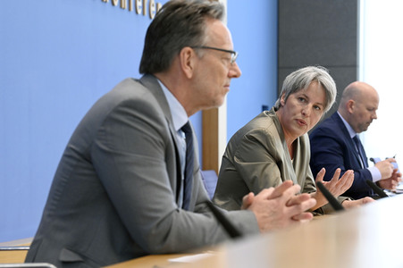 Bundespressekonferenz Vorstellung der Zahlen kindlicher Gewaltopfer in Berlin