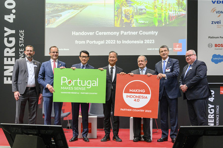 Übergabezeremonie Partnerland Portugal 2022 an Indonesien 2023 auf der Hannover Messe 2022