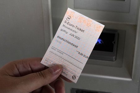 Symbolfoto 9-Euro-Ticket