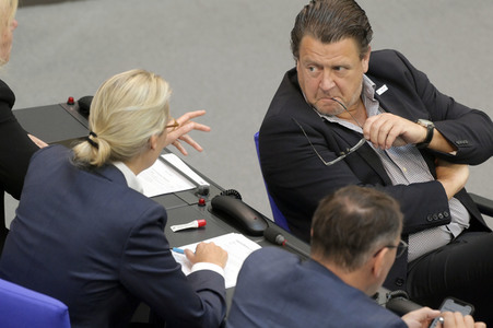 42. Sitzung des Deutschen Bundestages in Berlin