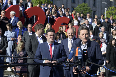 Kundgebung zur Befürwortung des 12-Euro-Mindestlohns in Berlin