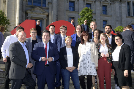 Kundgebung zur Befürwortung des 12-Euro-Mindestlohns in Berlin