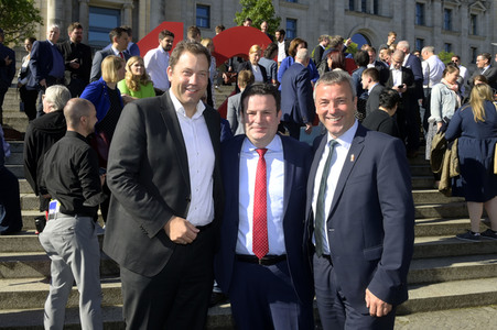 Kundgebung zur Befürwortung des 12-Euro-Mindestlohns in Berlin