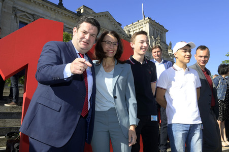 Kundgebung zur Befürwortung des 12-Euro-Mindestlohns in Berlin