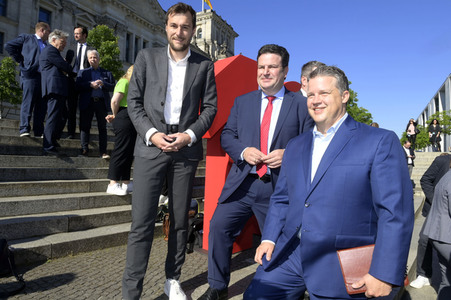 Kundgebung zur Befürwortung des 12-Euro-Mindestlohns in Berlin