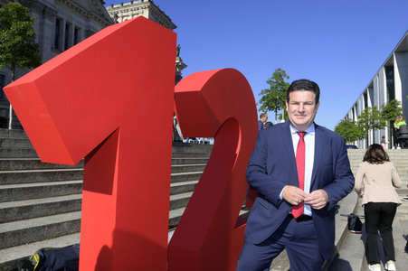 Kundgebung zur Befürwortung des 12-Euro-Mindestlohns in Berlin