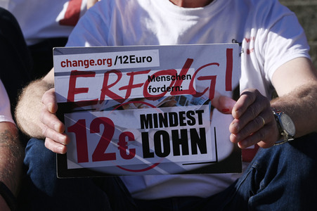 Kundgebung zur Befürwortung des 12-Euro-Mindestlohns in Berlin