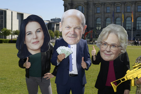 Protestaktion gegen das Sondervermögen in Berlin