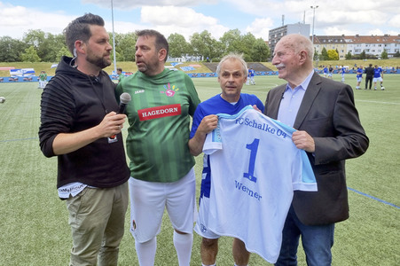 Event 'Promis kicken für Kids - das Abschiedsspiel von Werner Hansch' in Gelsenkirchen