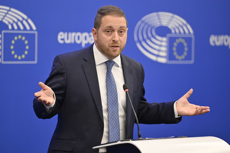 Pressekonferenz zum einheitlichen Ladegerät im EU-Parlament in Straßburg