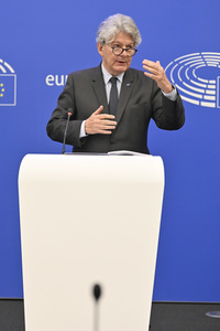 Pressekonferenz zum einheitlichen Ladegerät im EU-Parlament in Straßburg