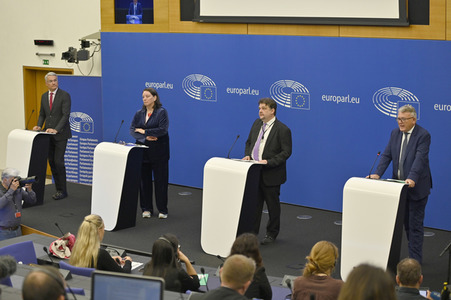 Pressekonferenz zum Mindestlohn im EU-Parlament in Straßburg