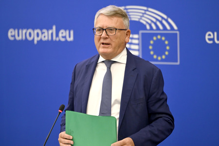 Pressekonferenz zum Mindestlohn im EU-Parlament in Straßburg