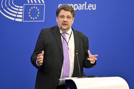 Pressekonferenz zum Mindestlohn im EU-Parlament in Straßburg