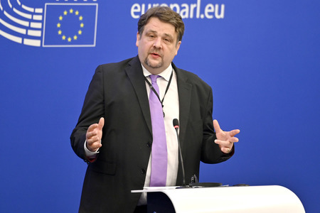 Pressekonferenz zum Mindestlohn im EU-Parlament in Straßburg