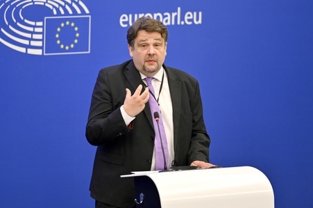 Pressekonferenz zum Mindestlohn im EU-Parlament in Straßburg